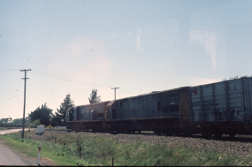 125725: Sefton (down side), km 41 Northbound Freight DX 5258 DX 5212