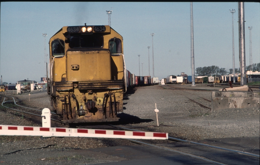 125729: Middleton Yard Annex Road Level Crossing Southbound Freight DC 4634