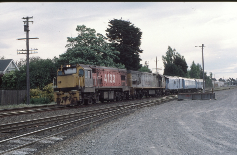 125844: Middleton Yard Annex Road Level Crossing 0902 Northbound 'Southerner' DC 4133 DX 5212