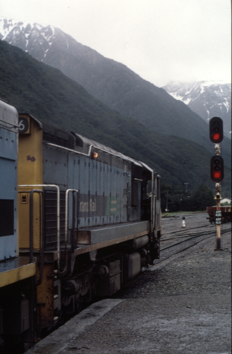 125858: Arthur's Pass 0801 Westbound 'Tranz Alpine  DFT 7186 (DX 5241),