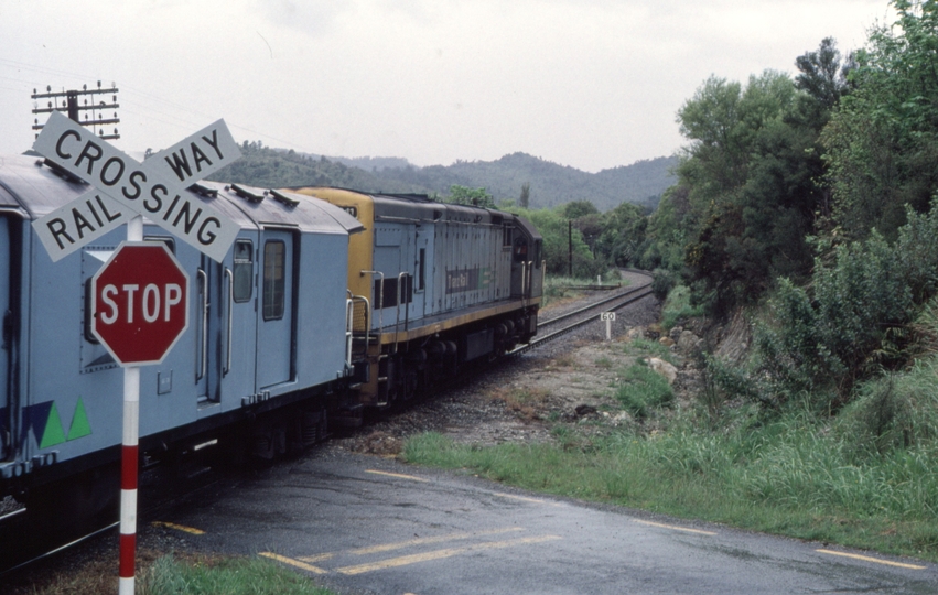 125869: Level Crossing km 208 Greymouth Line 0802 Eastbound 'Tranz Alpine' DX 5241