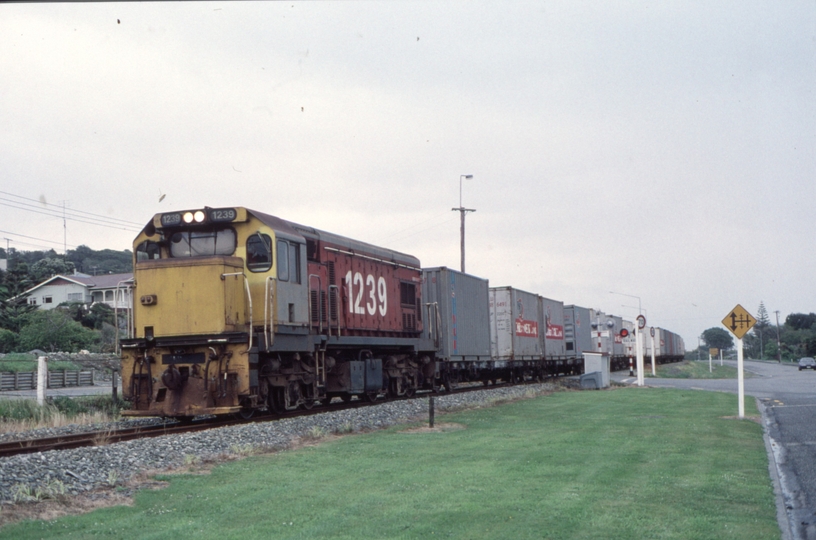 125909: Weenink Street Level Crossing km 3 35 Hokitika Line Northbound Freight DBR 1239