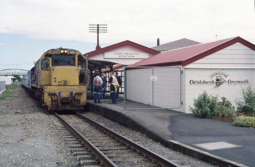 125936: Greymouth 0802 Eastbound 'Tranz Alpine' DX 5229