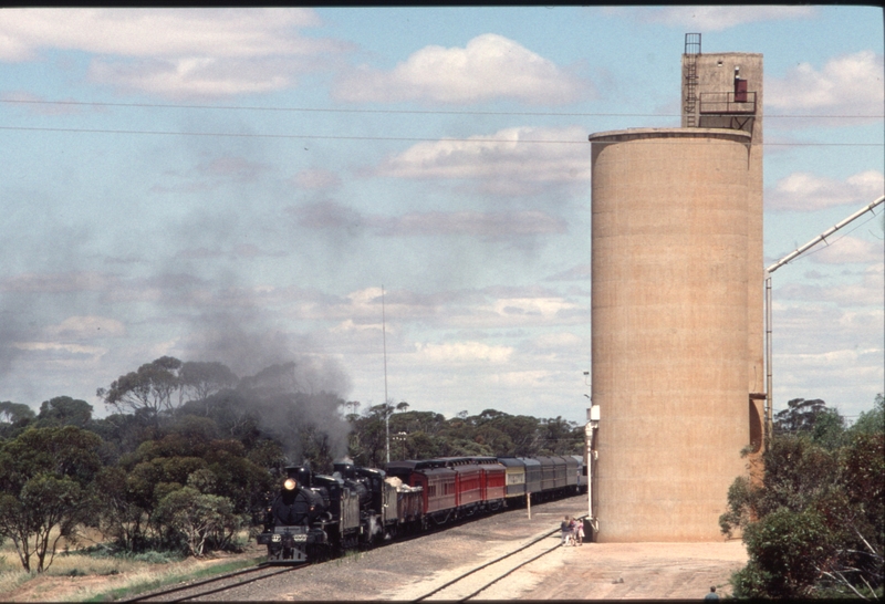 126017: Chillingollah 8091 Down SteamRail Special D3 639 K 190