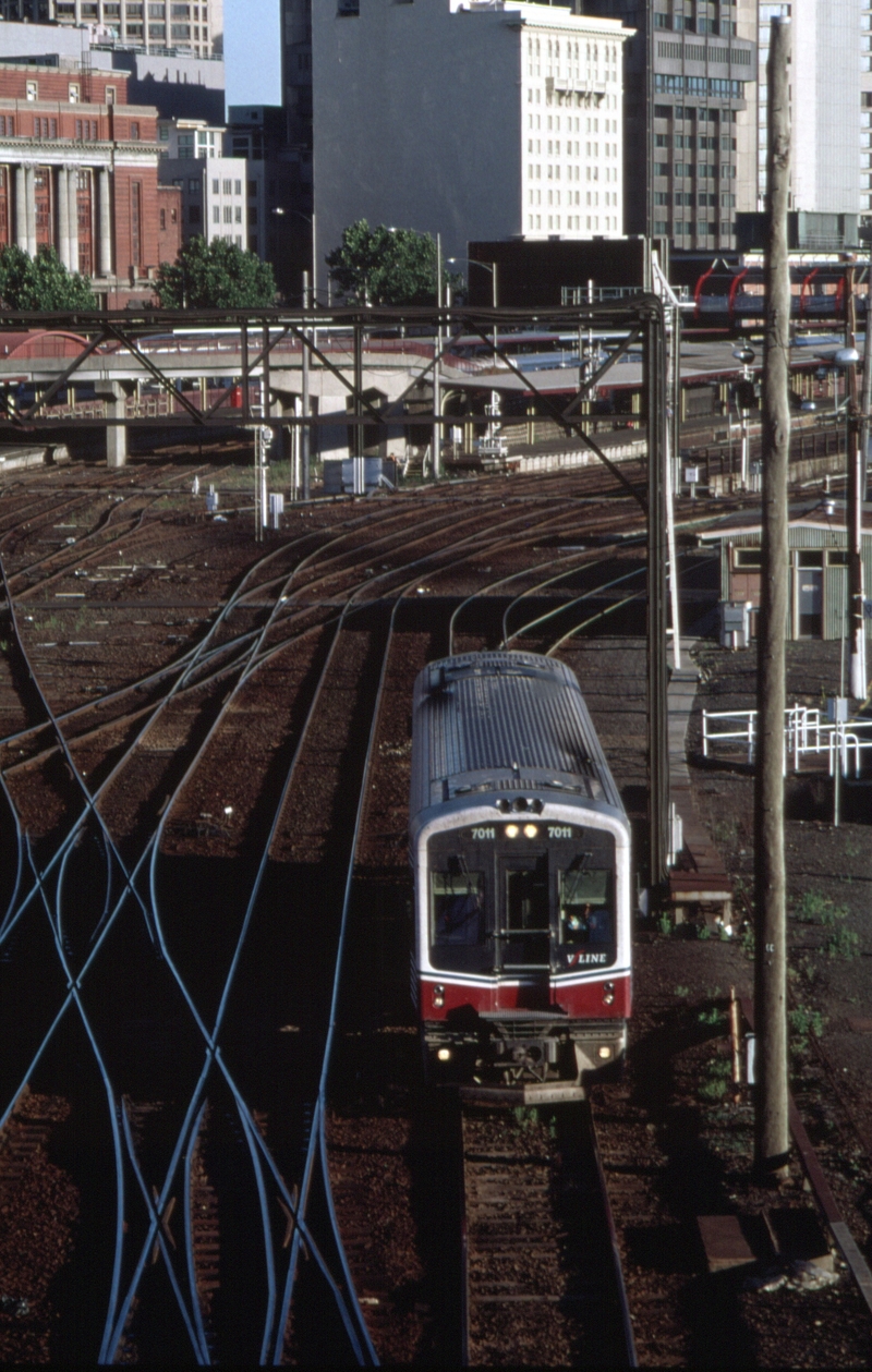 126135: Latrobe Street Bridge 7:20pm Down Sunbury Passenger 7011