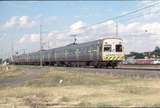 126194: Hoppers Crossing Down Suburban to Werribee 6-car Comeng 305 M trailing