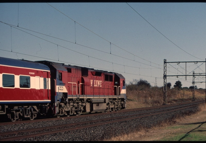 126211: Jacana 9:10am Down Passenger to Shepparton N 464