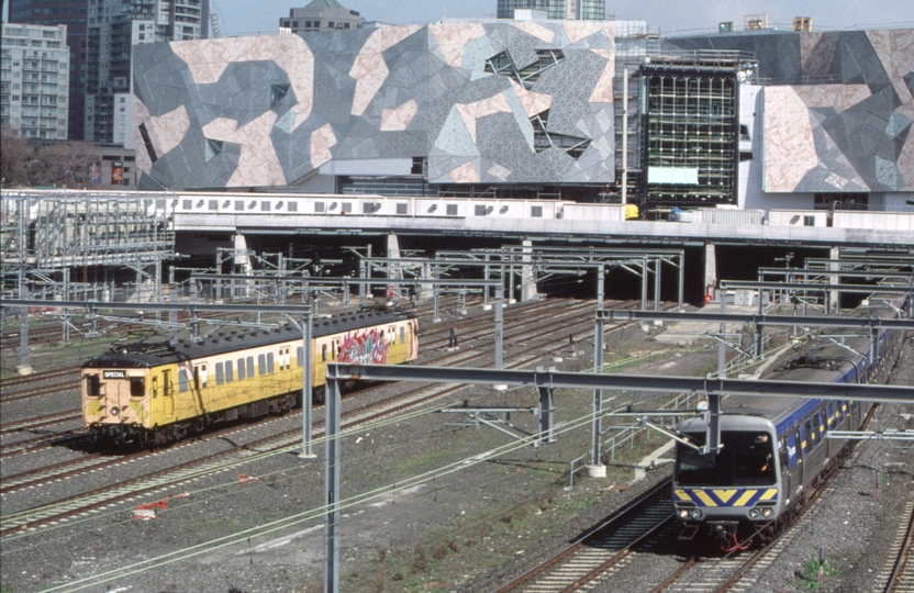 126565: Exhibition Street Bridge Up Greaser Train 794 M 797 M and Down Suburban 6-car Connex Comeng