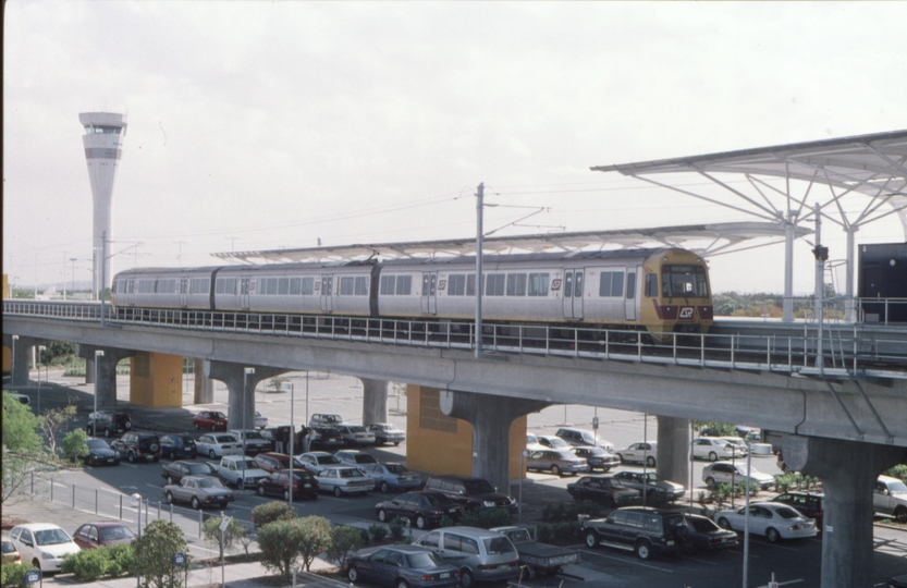 126577: Brisbane Airport Domestic 2:32pm Passenger to Gold Coast Set 103