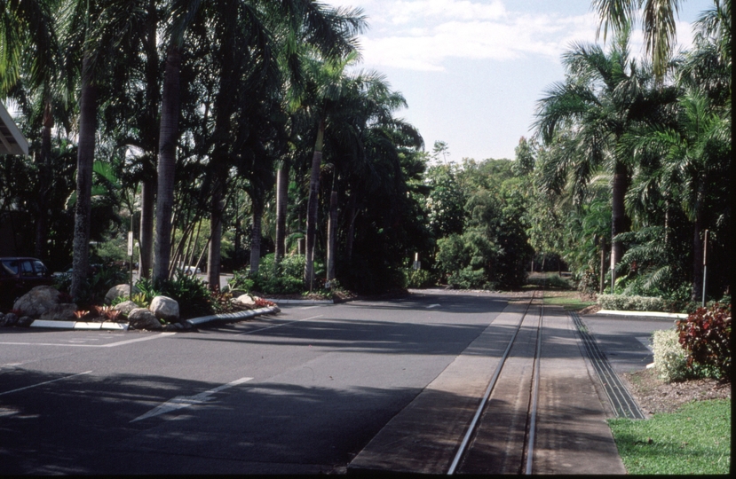 126986: Entry to Rydges looking East