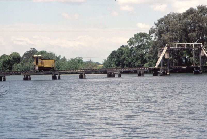 127122: Nambour Mill Maroochy River Bridge Northbound Light Engine 'Moreton'