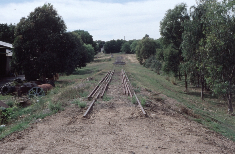 127275: looking towards Castlemaine from from Castlemaine end abutment Winter's Flat Bridge