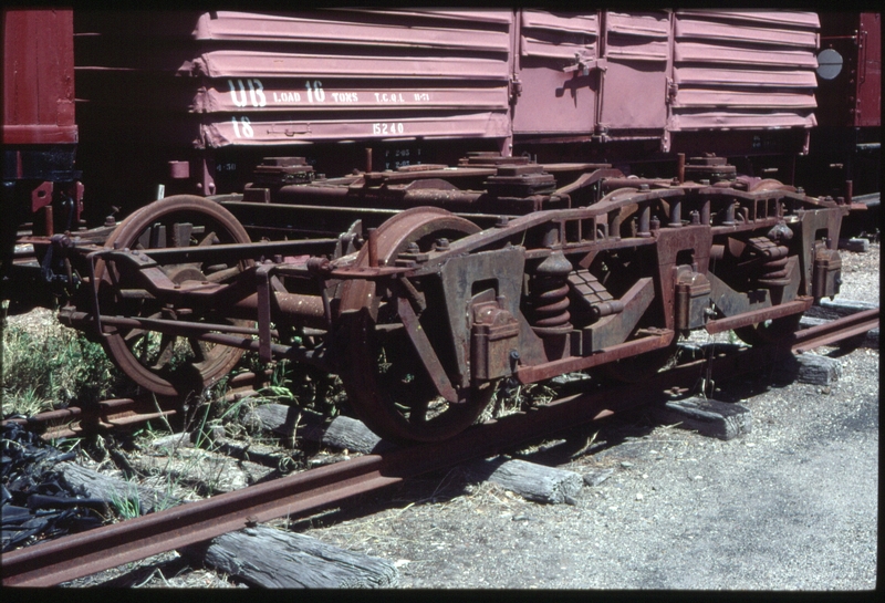 127286: Maldon 6-wheel bogie from VR E Car