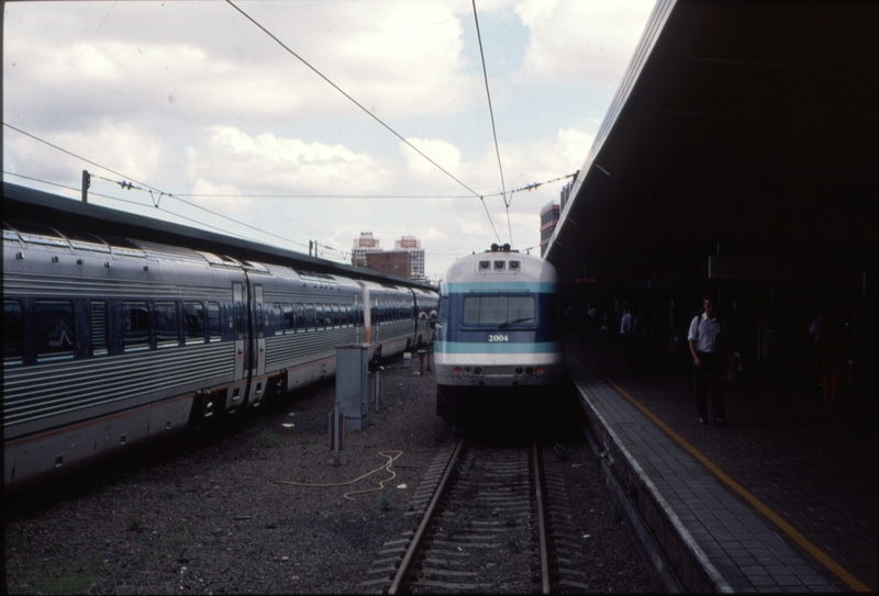 127328: Sydney Central 4:24pm Brisbane Overnight XPT 2004 trailing