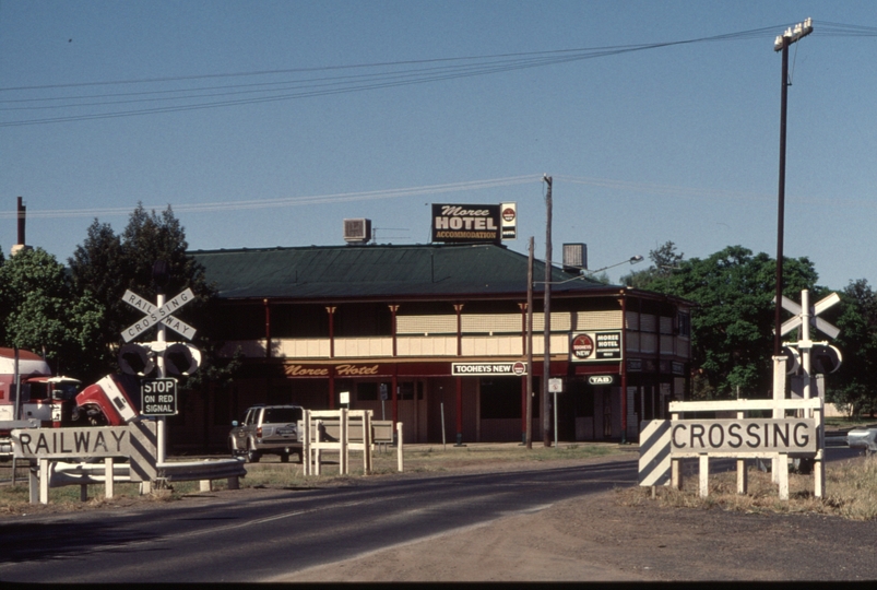 127378: Moree Alice Street Level Crossing km 665.846 looking East across line