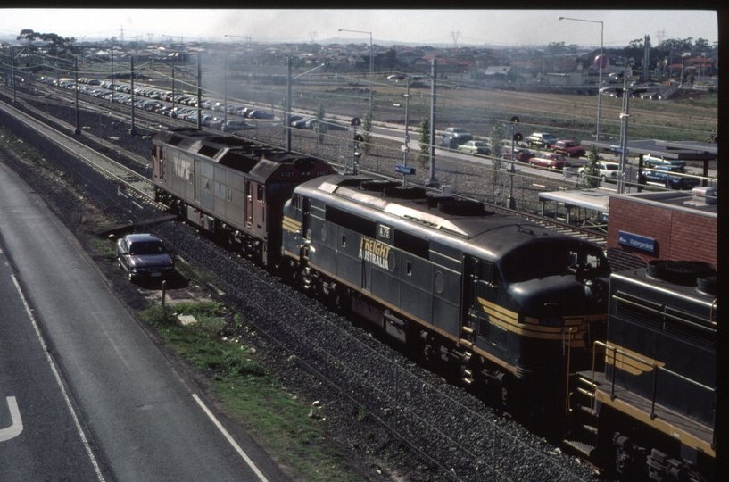 127405: Watergardens 9083 Freight to Bendigo G 527 A 79 (X 36 X 34),