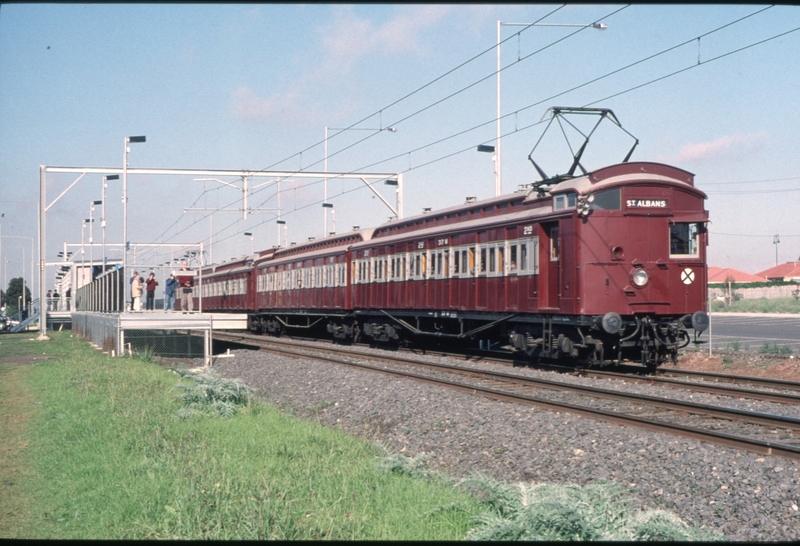127474: Keilor Plains Down Elecrail Special 4-car Tait 317 M leading