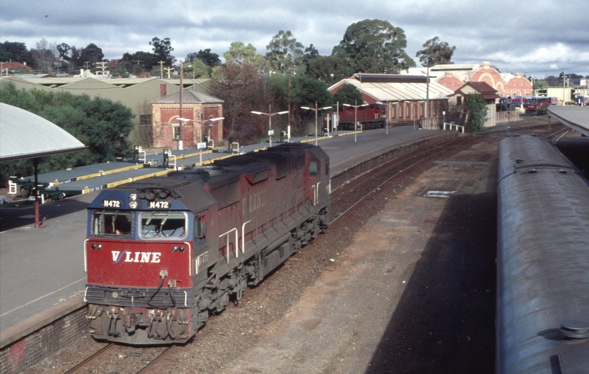 127490: Bendigo N 472 running round