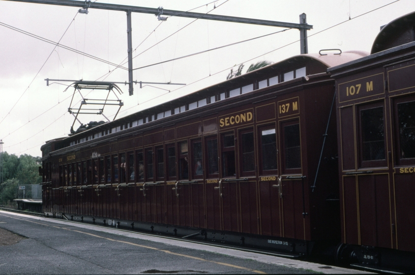127566: Rippomlea 7586 Up Elecrail Special 137 M leading