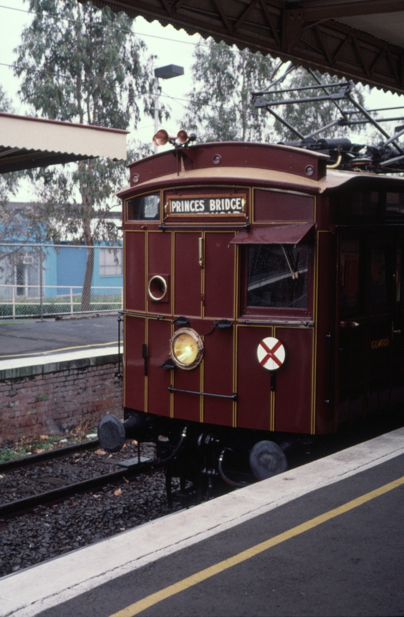 127578: Fairfield 137 M leading 7170 Up Elecrail Special