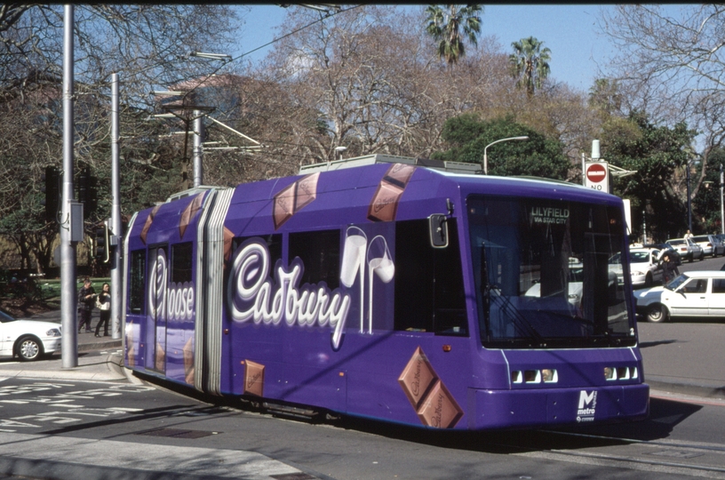 127596: Sydney Central 2102 turning into Hay Street