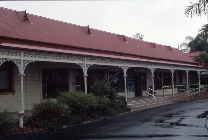 127621: Lismore station building street frontage