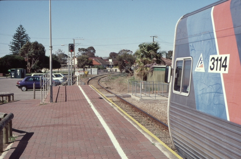 127849: 2:35pm Up Suburban 3114 leading