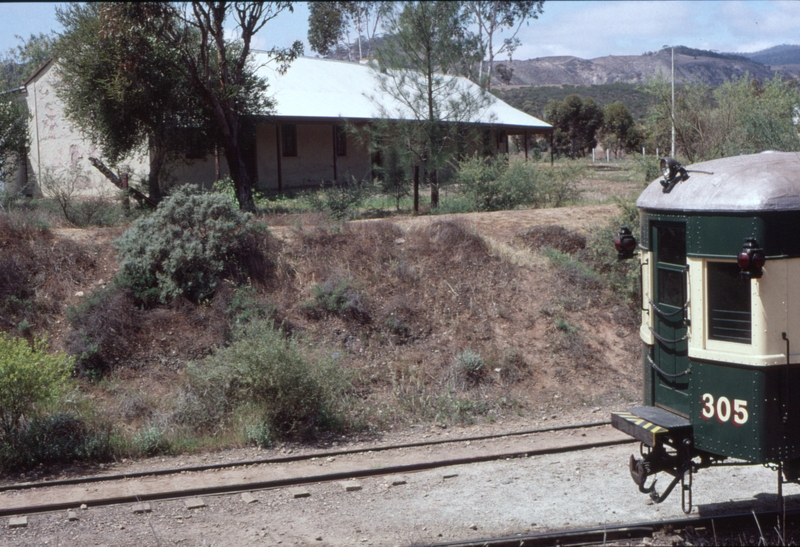127989: Woolshed Flat Brill Trailer 305 at rear of 'Trans' to Port Augusta