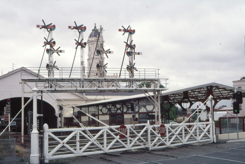 128186: Ballarat Lydiard Street Gates