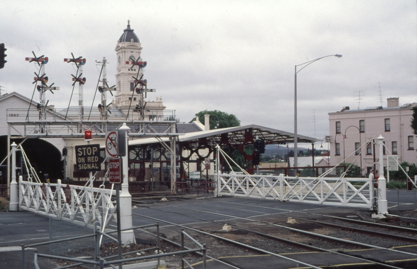 128188: Ballarat Lydiard Street Gates