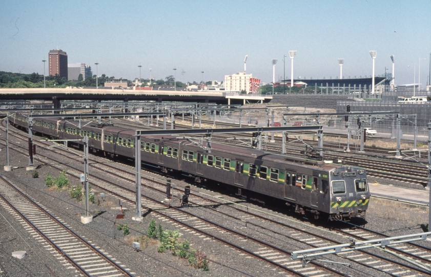 128198: Federation Square Up Suburban Connex  181 M leading 6-car Hitachi Suburban