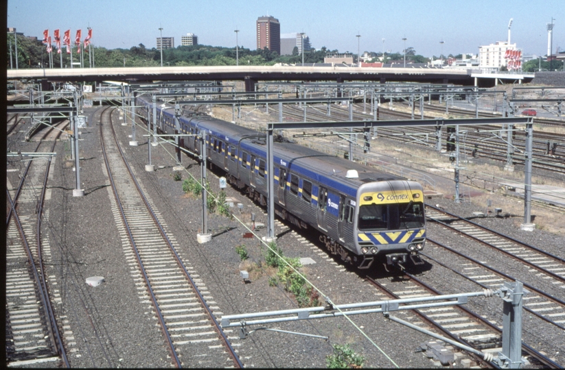 128199: Federation Square Up Suburban 6-car Connex Comeng 593 M leading