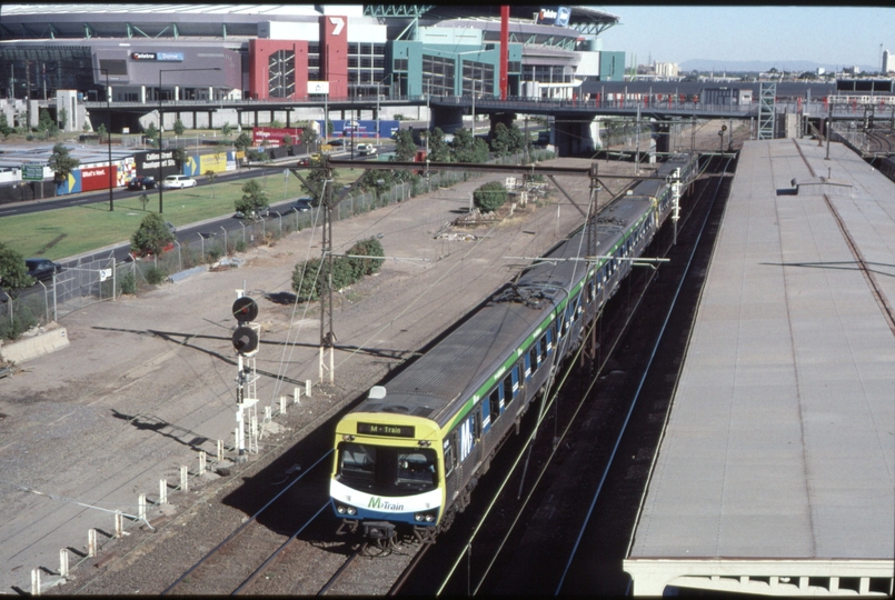 128302: Spencer Street Up Empty Cars 6-car MTrain Comeng