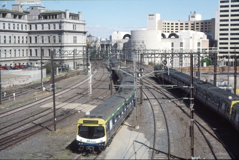 128315: Collins Street Bridge Suburban Train to Flinders Street 6-car MTrain Comeng