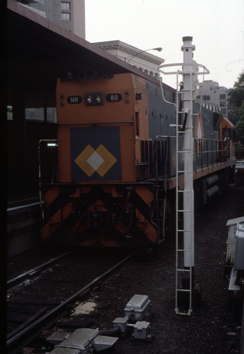 128324: Spencer Street No 1 Platform NR 80 at end of track