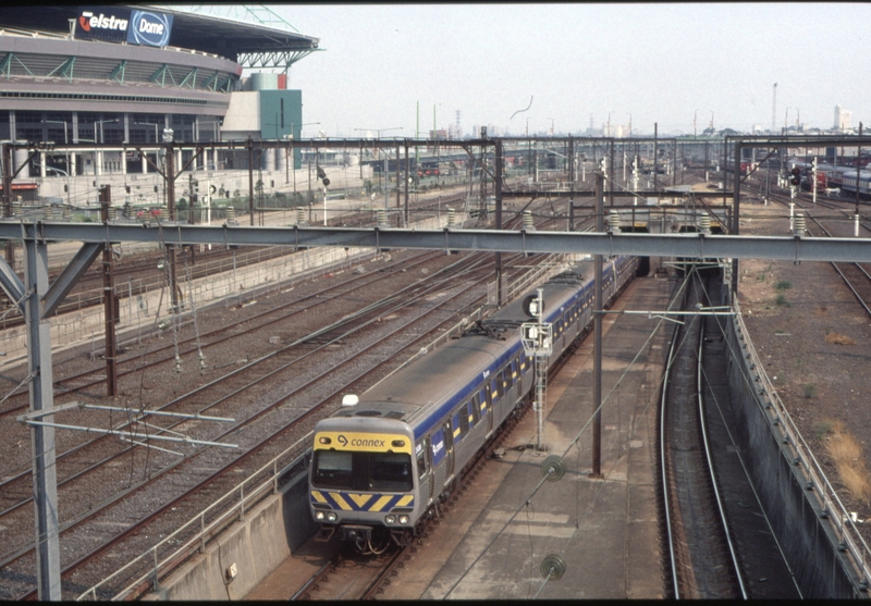 128329: Spencer Street 340 M leading 6-car Connex Comeng emerging from Burnley Lines' Ramp