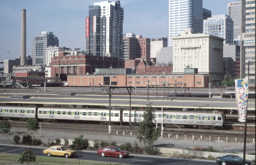 128342: Spencer Street Platform 14 Hitachi Suburban Train 2 M trailing