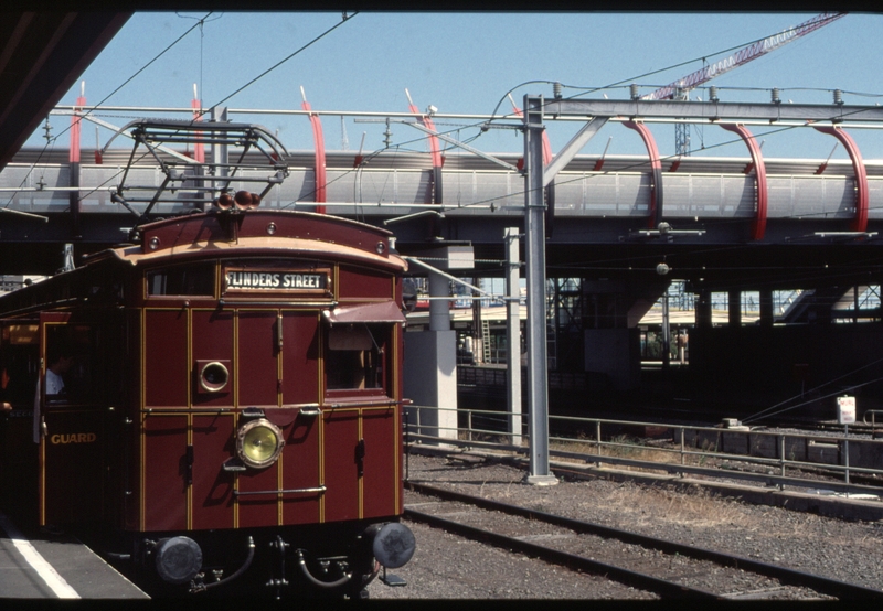 128350: Spencer Street 7071 Down Elecrail Special 137 M leading