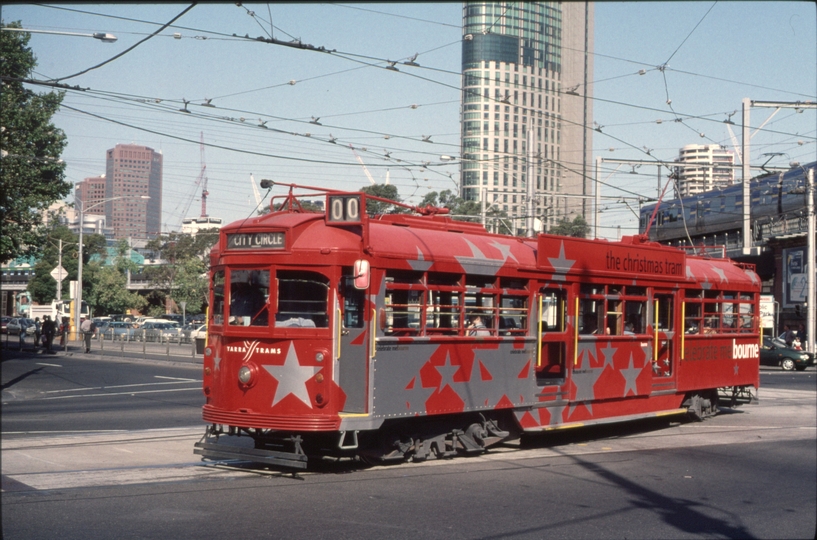 128411: Spencer Street at Flinders Street W6 1000 City Circle turning into Spencer Street