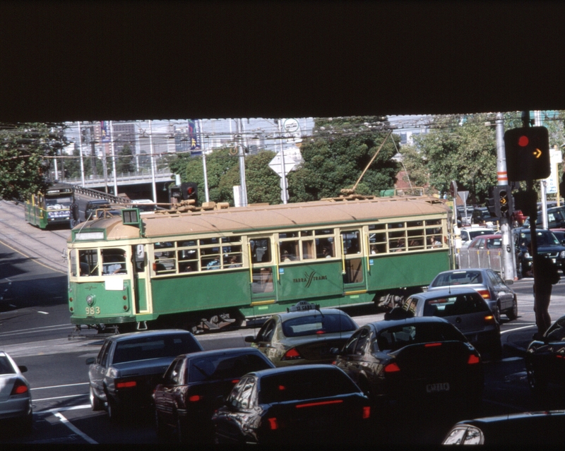 128414: Spencer Street at Flinders Street W6 983 City Circle turning into Spencer Street