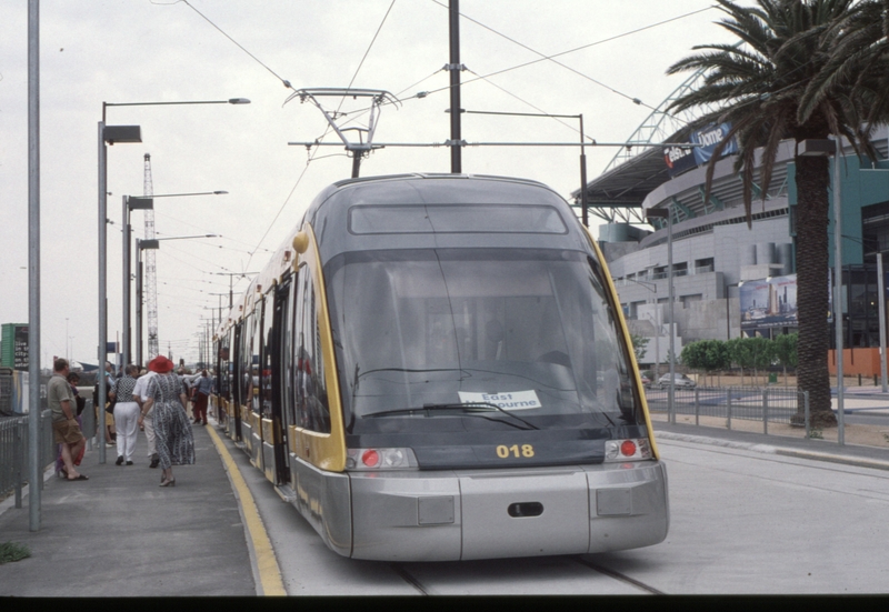 128419: Harbour Esplanade at Bourke Street Porto 018 terminating