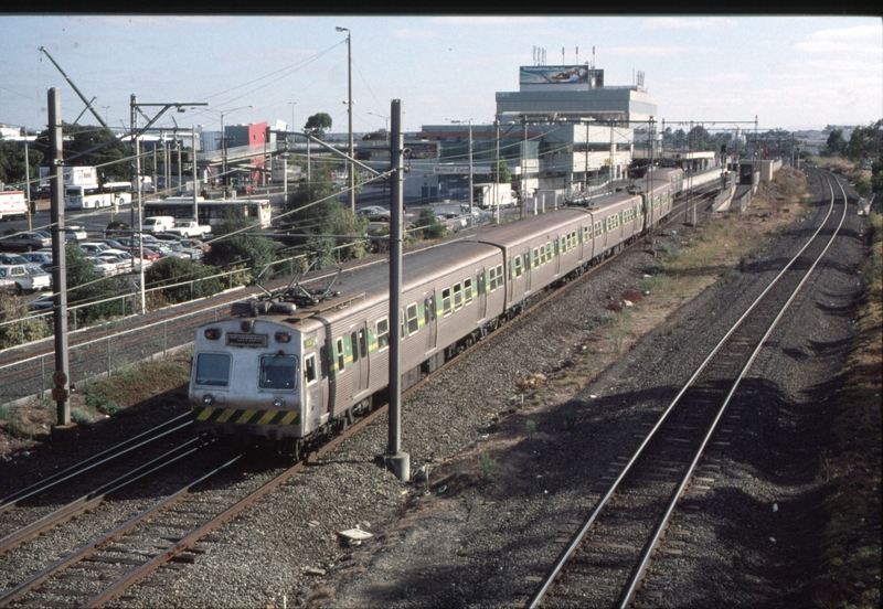 128445: Broadmeadows Up Suburban 26 M leading 6-car Hitachi