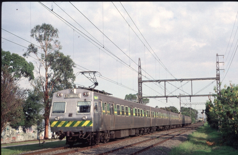 128466: Oakleigh (up side), Richardson Street Pedestrian Crossing Down Suburban 6-car Hitachi