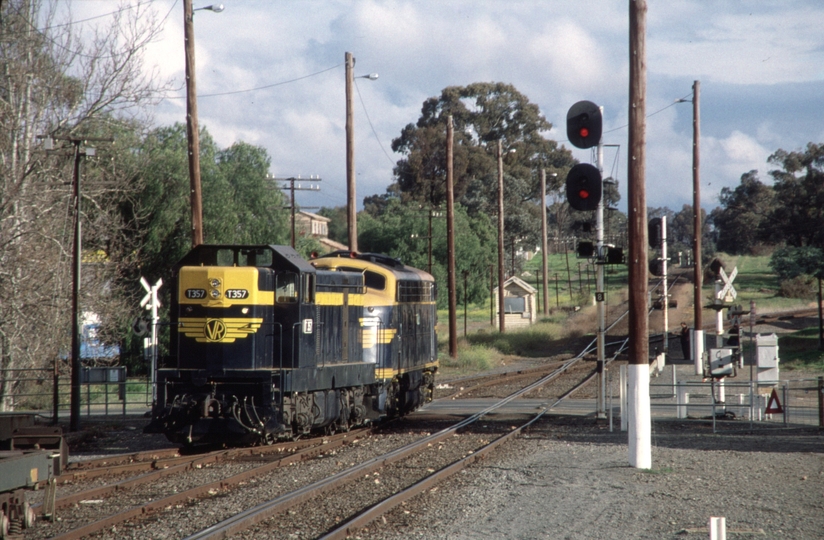 128625: Maryborough B 74 T 357 running round SRHC Special