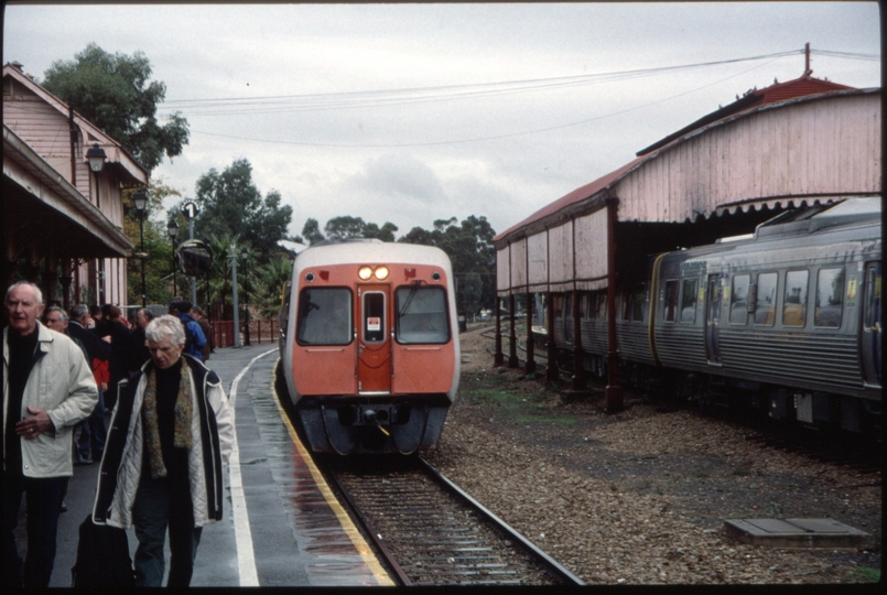 128648: Gawler 3011 leading Down Suburban