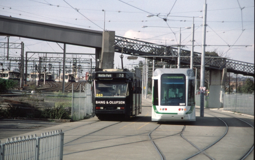 128674: Vodafone Arena Stop A1 243 Down C 3019 stabled