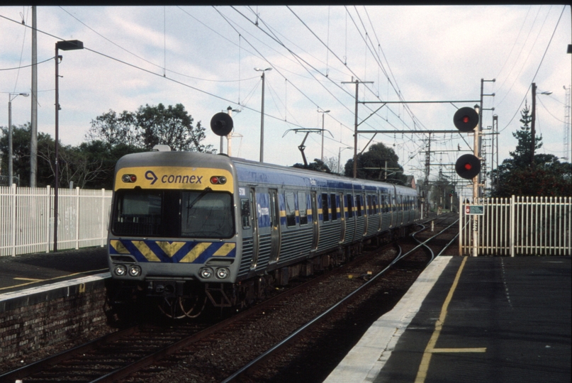 128678: Mitcham Up Sububan 573 M trailing 3-car Connex Comeng