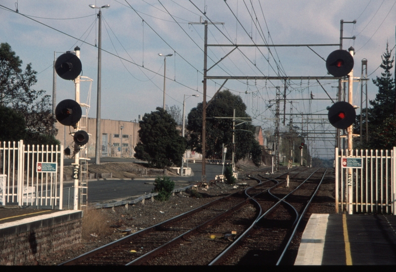 128679: Mitcham looking towards Melbourne