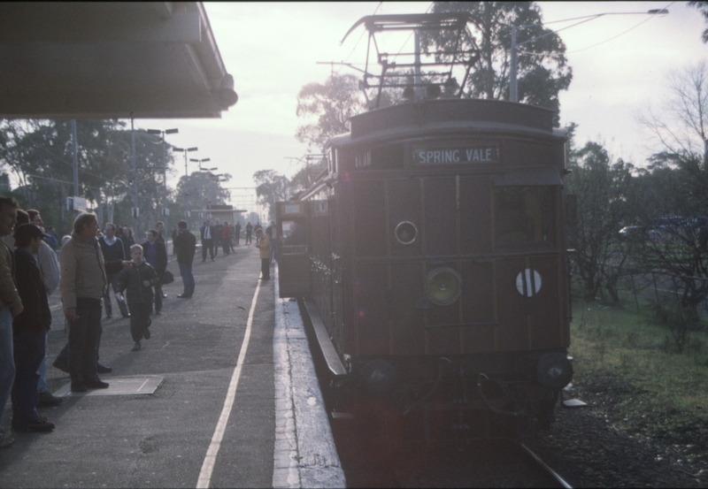 128695: Sandown Park 7509 Down Elecrail E Train 107 M leading