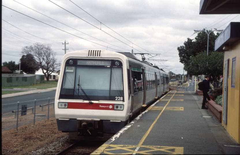 128964: Vctoria Park AEA 228 trailing Suburban to Armadale